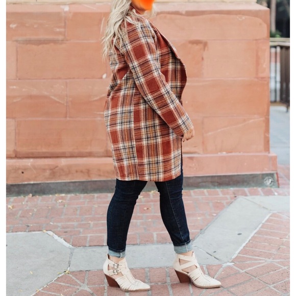 ‼️SOLD‼️ NWOT Gianni Bini Cut Out Block Heel Ankle Booties, Size: 6 Color: Cream - Picture 4 of 12